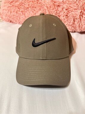 Nike Adult Unisex Medium Olive Swoosh Baseball Cap